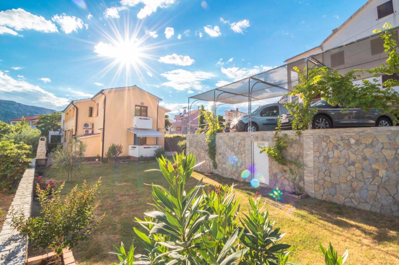 Apartments Dujmovic With Terrace Baška Exteriör bild